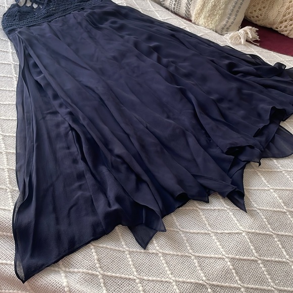 bcbgmaxazria navy chiffon dress
Very cute Chiffon dress with neck ribbon - Picture 3 of 5